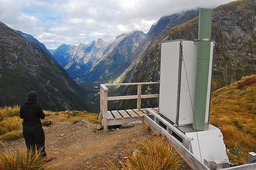 travel newzealand mountains toilet np aotearoa fiordland greatwalk milfordtrack d40 mackinnonpass 1855mmf3556gii