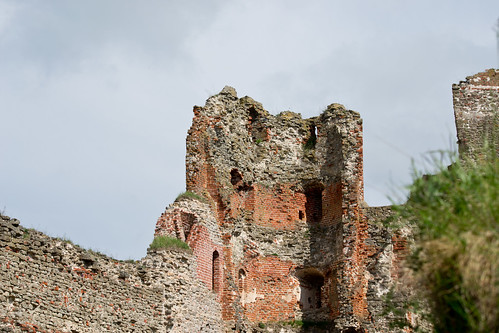 ruins bricks latvia restoration walls historicsite pilsdrupas bauskacastle bauskaspils