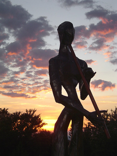 california sunset sculpture sunlight art statue garden memorial siskiyou veterans