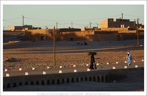 africa bridge sunset people woman landscape geotagged mar sand desert outdoor morocco maroc casbah marokko kasbah soussmassadrâa geo:lat=2982172000 geo:lon=572009200 deuxchasse