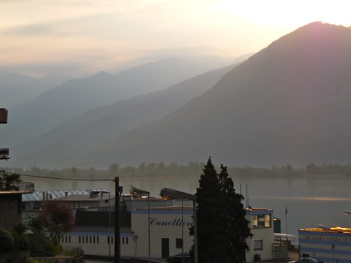 italy lake sunrise italia lombardia lagodiseo italianlakes lovere lakeiseo