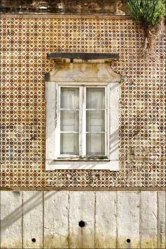 old houses windows urban house portugal window beautiful stone wall architecture faro ventana geometry decay quality patterns traditional nopeople olympus symmetry textures janela algarve typical oldcity decayed façade urbex precarious ceramictiles e510 julioc challengeyouwinner photographybyjulioctheblog olympuse510 ossonoba ilustrarportugal sérieouro janelasportuguesas j1024