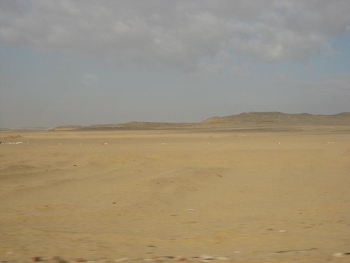 trash shopping bag sand desert northafrica egypt hills plastic rubbish waste 2008 wadi bfe loweregypt hitan fayyoum