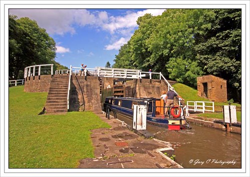 water grass canon boats canal stair locks bingley gowrie 40d