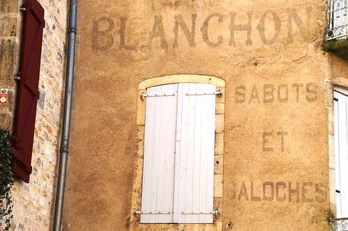 mur fenêtre enseigne volet écrit sabot crépi blanchon galoches views1881 vieillepublicité