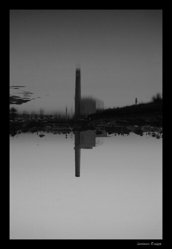 white black reflection green photoshop nikon down filter hdr upside cs4 d40x