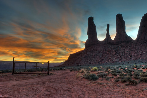 sunset arizona southwest utah desert redrock monumentvalley hdr monoliths 3sisters navajotribalpark photomatrix nikon1855mm nikond80 goldstaraward
