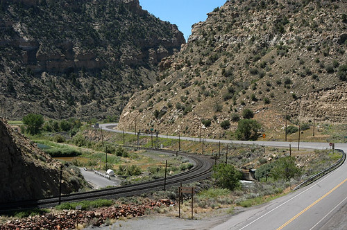 road railroad utah highway tracks canyon whereut guessed curve castlegate ut2004 us6 us191 h500h xy0981won