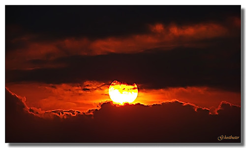 sunset red sea sky italy sun black clouds italia tramonto nuvole mare sony liguria cielo sole rosso nero ghostbuster sestrilevante anawesomeshot dsch9 photoexplore vosplusbellesphotos gigi49