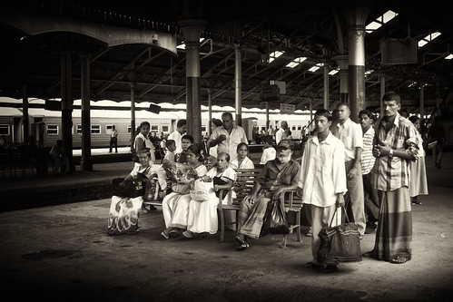 people station fort crowd railway srilanka colombo jol lightroom twop ef50mmf14usm flickrlovers