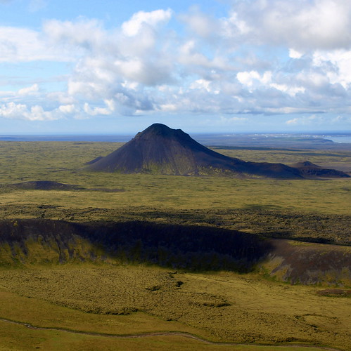 mountain clouds landscape lava iceland geology keilir trölladyngja reykjanesskagi höskuldarvellir