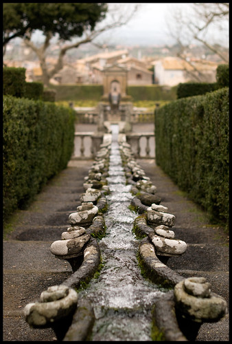 italy water fountain still villa flowing fontana viterbo pantarei tuscia bagnaia villalantedellarovere