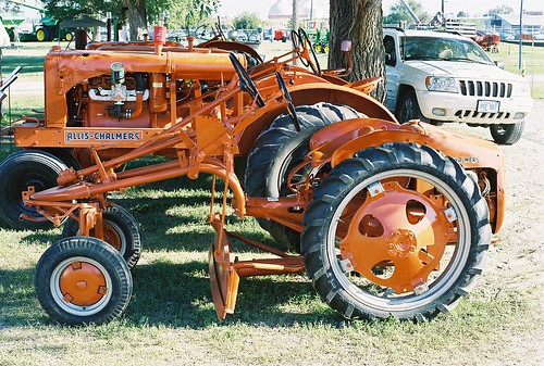 orange tractor nebraska machinery creativecommons lincoln tractors agricultural farmequipment lincolnnebraska allischalmers nebraskastatefair modelg minoltamaxxum7000 orangetractor smalltractor