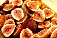 sliced figs on a cutting board    MG 5036 