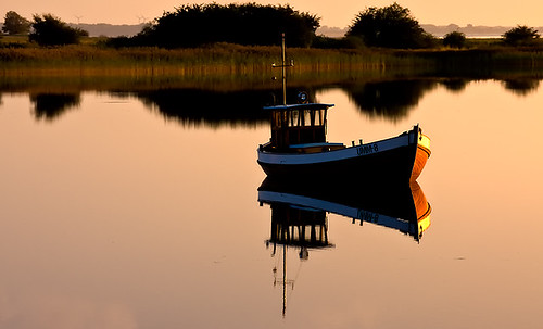 sunset sea reflection water geotagged boot evening abend boat meer wasser sonnenuntergang spiegelung ummanz karmapotd klaus1953 geo:lat=54455645 geo:lon=13180397