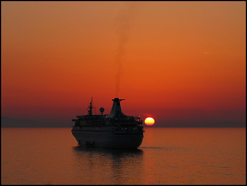 sunset red sea ship smoke greece mykonos ηλιοβασιλεμα πλοιο κοκκινο μυκονοσ