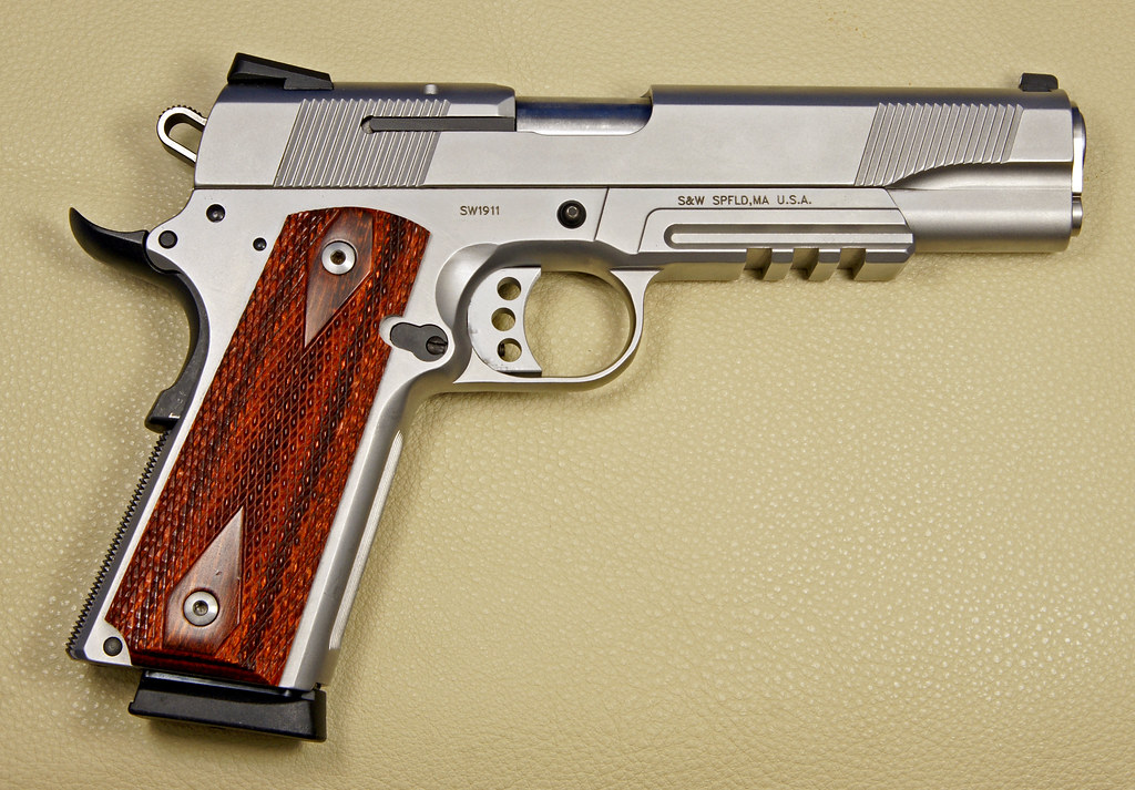 Smith & Wesson 1911 45 cal ACP - a photo on Flickriver