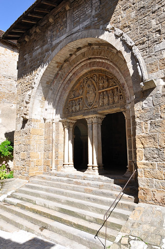 church village pierre lot xii porche escalier eglise colonne xi tympanum d90 tympan evangeliste apotre carennac