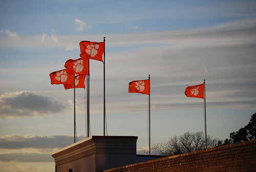 roof orange college rooftop clouds paw nikon wind flag south tiger windy blowing flags thesouth flagpole winds d60 nikond60 tigerpaw willieleejones