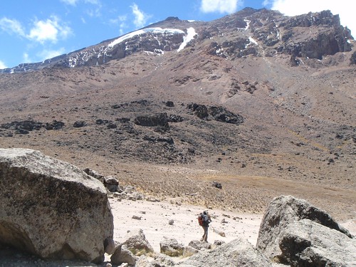 kilimanjaro trekking walking tanzania scenery glacier lavatower machameroute
