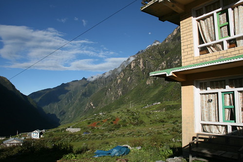 blue nepal sky green hostel valley teahouse langtang