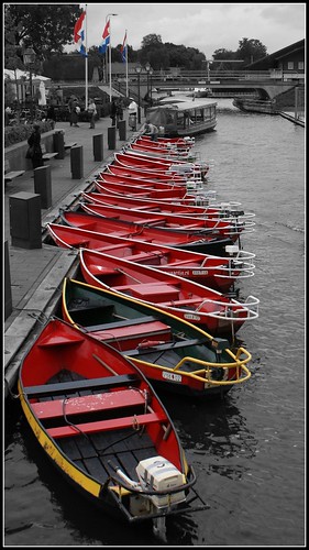 water netherlands boot boat barca nederland acqua olanda overijssel giethoorn selectivecolouring selectivecolours rotrossorougerood sweetselectivecolor