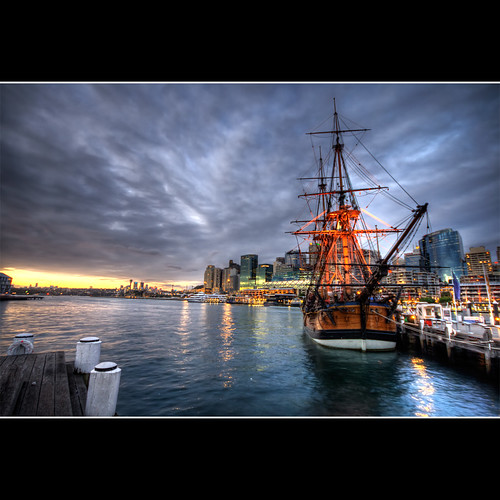 city sunset lighthouse water museum photoshop buildings bay ship cityscape cs2 harbour sydney australia wharf nsw newsouthwales darlingharbour darling hdr maritimemuseum 3xp photomatix sigma1020 canon400d —obramaestra—
