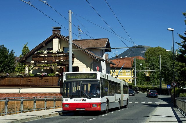Gräf&Stift-Gelenkbus 250 überquert den Glanbach im Kuglhof