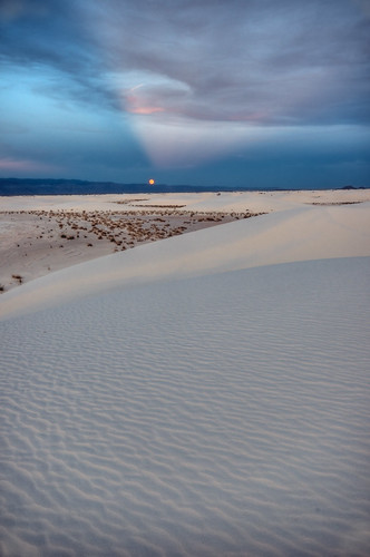 moon newmexico sand desert whitesands dunes moonrise nm nationalmonument