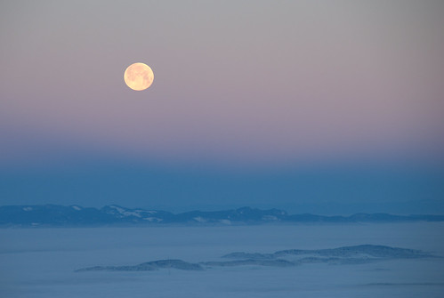cloud moon mist mountain snow alps fog sunrise schweiz switzerland alpine moonset beltofvenus rigi lowcloud nebelmeer beromünster seaoffog earthshadow