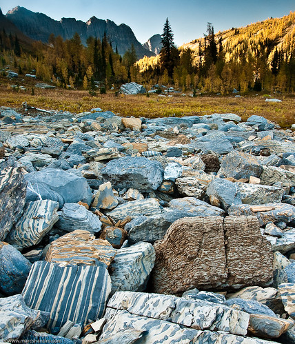 autumn canada fall rockies boulders backpacking northamerica rockymountains rockwall kootenaypark