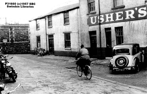 blackandwhite bw bicycle pub swindon photograph 1950s 1957 wiltshire ushers publichouse unionhotel stationroad uniontavern sheppardstreet p31660