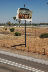 20090419 Mom's Motel