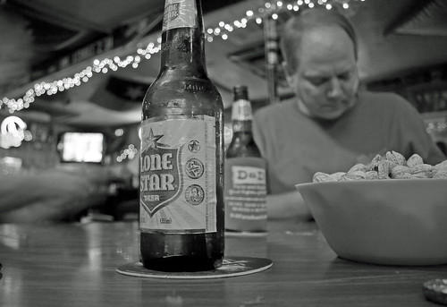 blackandwhite beer texas peanuts redneck lonestar newbraunfels divebar hoitytiot