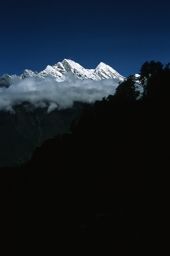 2003 nepal himalaya himalayas merapeak chutanga fujiprovia100fslidefilm nepalfinal nikon2nepal0301nosie