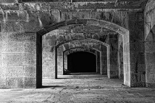 nyc bw ny stone blackwhite arch sigma explore granite statenisland fortress d300 2470mm gatewaynationalpark batteryweed ftwadsworth robertcatalano