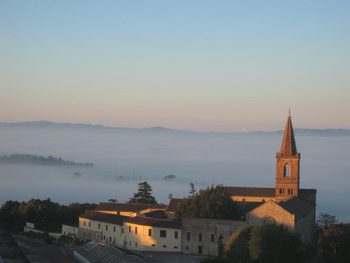 italy mist fog landscape day view perugia soe umbria morningsun firstsun travelpicture tibervalley sgiulianachurch