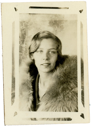 Photobooth woman with fur