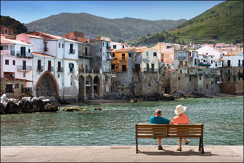 2 italy woman sun man bench italia view sicily sicilia gi cefalu