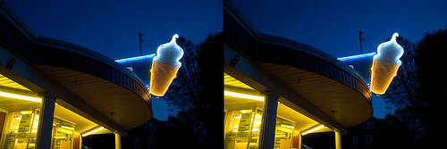 summer food ny night photography stereoscopic stereophotography 3d crosseye neon suburban upstate upstateny american icecream handheld chacha depth neonsigns americanfood 3dimensional crossview softicecream summerfood crosseyedstereo 3dphotography 3dstereo