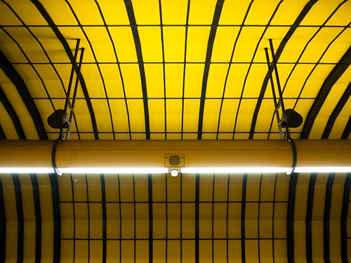 light black yellow germany underground subway munich münchen bavaria lights europe metro bee speaker ubahn muc theresienwiese guessedmunich unusualviewsperspectives domlen guessedbykowloon90210