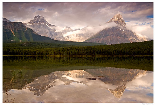 lake mountains sunrise rockies canadian mistaya