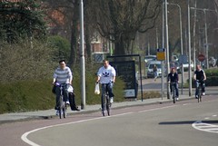 Fietsers op de Molenweg in Amstelveen