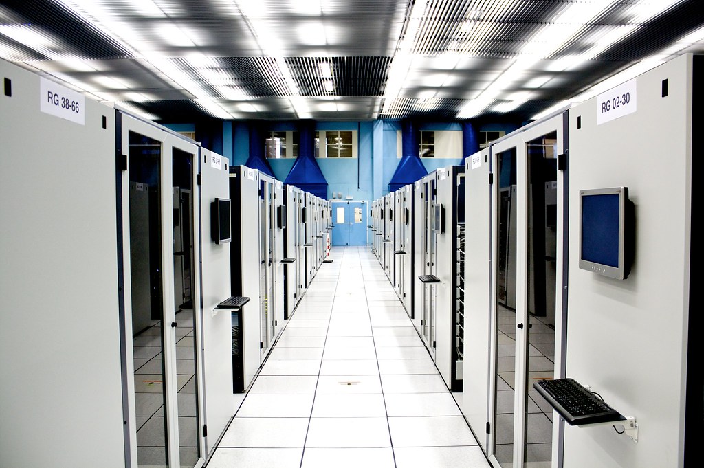 Photo:Server room at CERN By:torkildr