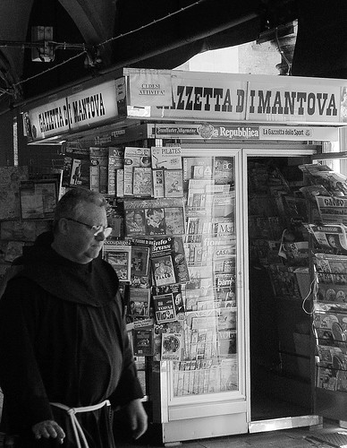italy man magazine stand newspaper italia mantova kiosk priest lombardia italie mantua lombardy munk monnik