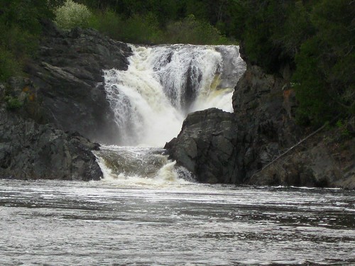 canon waterfall rocks silverfalls northernontario sd1100is