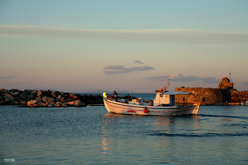 light sunset sea castle port island boat explore fishingboat soe paros cyclades lps naoussa supershot anawesomeshot platinumheartaward