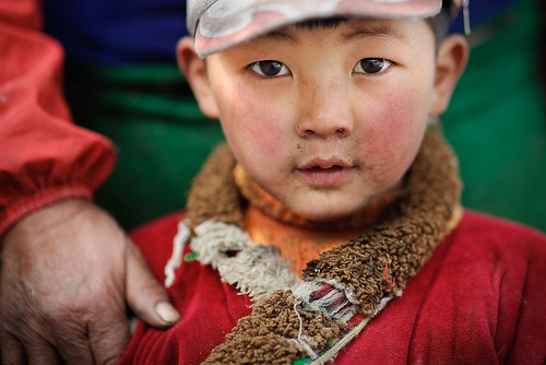 child hand mother tibet sichuan snot