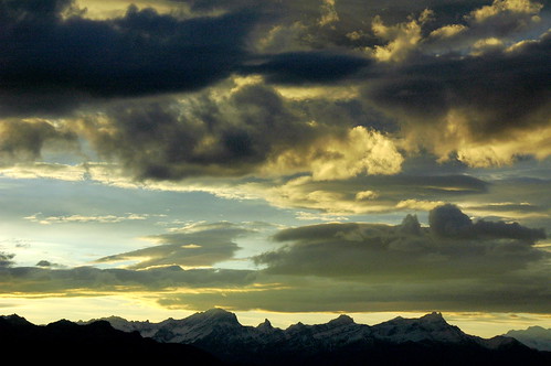 alps silhouette clouds alpes sunrise dawn schweiz switzerland suisse wolken alpen nuages sonnenaufgang montreux leysin grandvaux озеролеман
