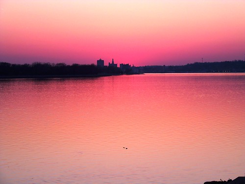 pink sunset red orange sunlight march purple iowa mississippiriver davenport bettendorf quadcities scottcounty leachpark
